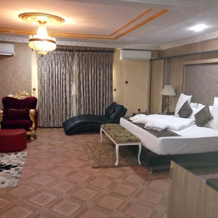 อีเทอร์โน โฮเต็ล ลิมิเต็ด Hotel เบนินซิตี้ ภายนอก รูปภาพ